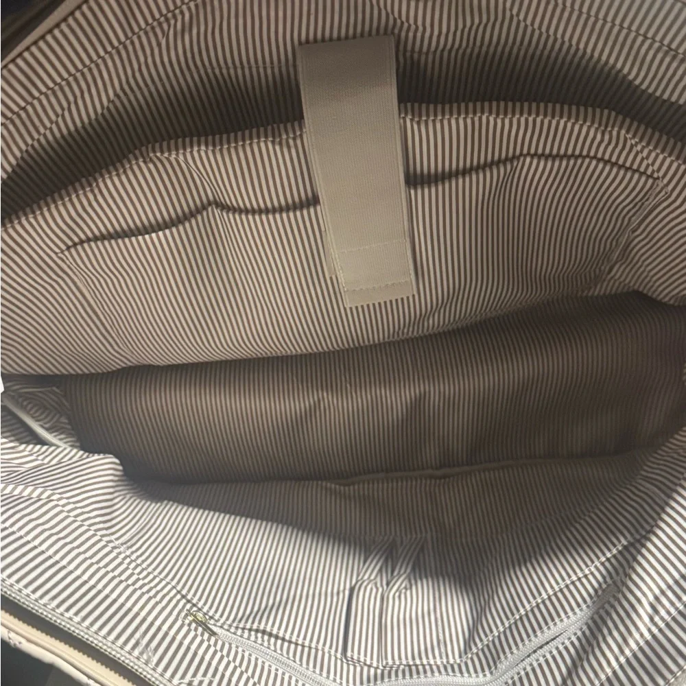 Lovevook large Travel/work diamond quilted tote Bag in Cream - Picture 10 of 16